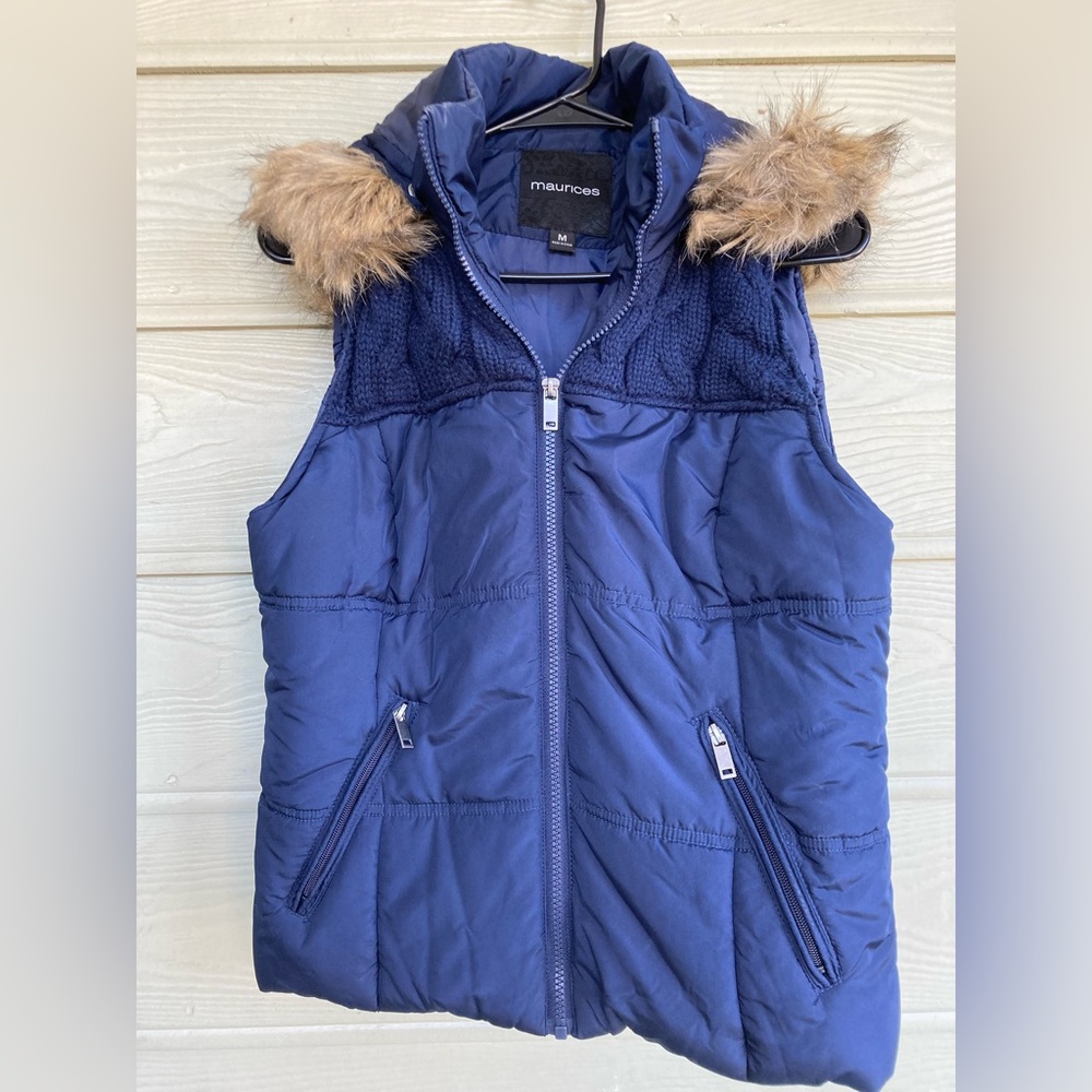 Navy blue, Maurice’s size medium puffer vest